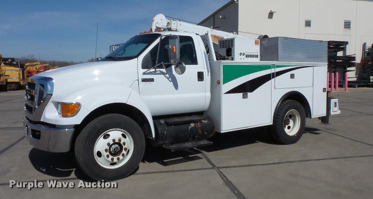 image for item DC9520 2009 Ford F750 XLT Super Duty service truck with crane