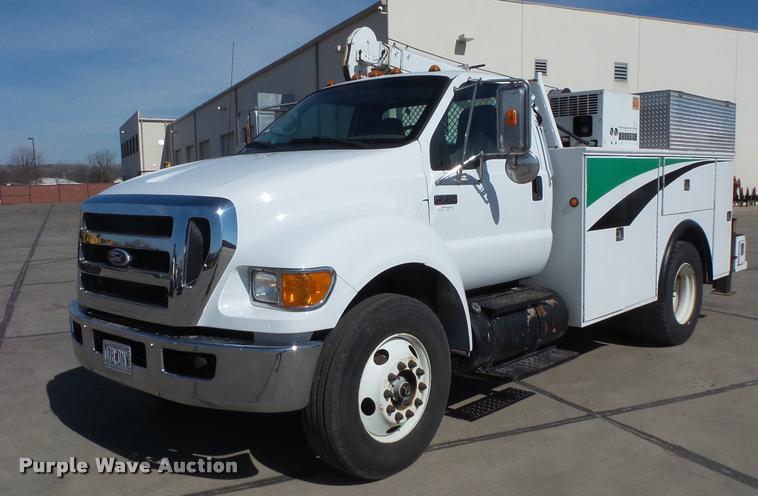 image for item DC9520 2009 Ford F750 XLT Super Duty service truck with crane