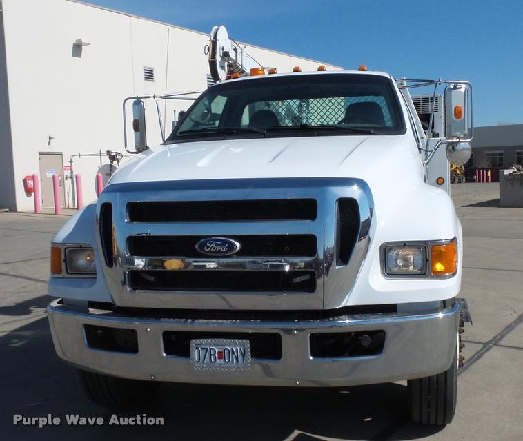 image for item DC9520 2009 Ford F750 XLT Super Duty service truck with crane