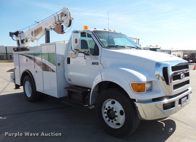 image for item DC9520 2009 Ford F750 XLT Super Duty service truck with crane