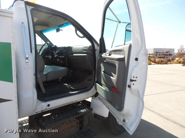 image for item DC9520 2009 Ford F750 XLT Super Duty service truck with crane