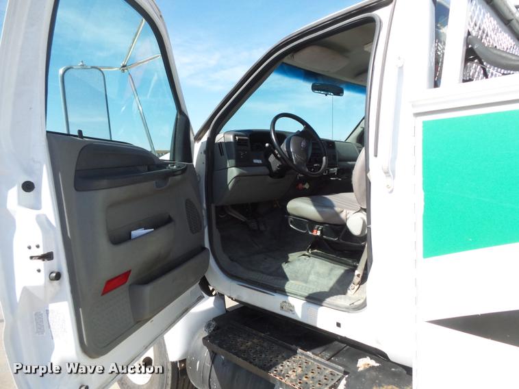 image for item DC9520 2009 Ford F750 XLT Super Duty service truck with crane