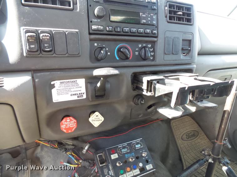 image for item DC9520 2009 Ford F750 XLT Super Duty service truck with crane