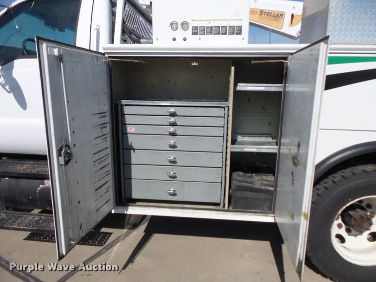 image for item DC9520 2009 Ford F750 XLT Super Duty service truck with crane