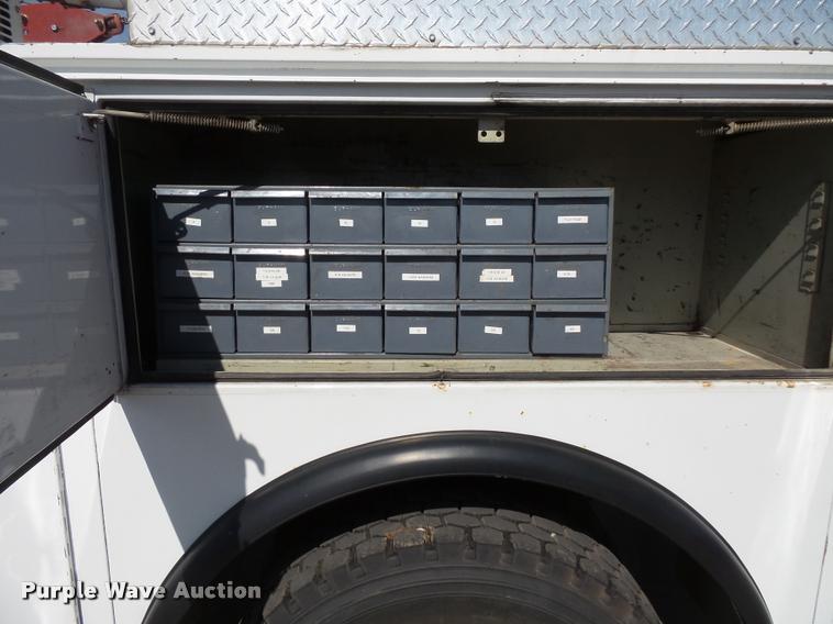 image for item DC9520 2009 Ford F750 XLT Super Duty service truck with crane