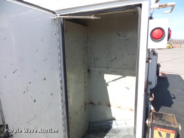 image for item DC9520 2009 Ford F750 XLT Super Duty service truck with crane