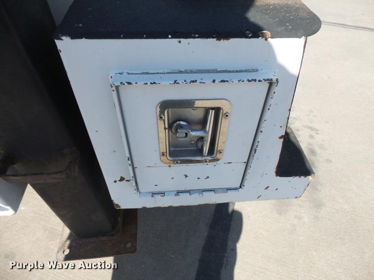 image for item DC9520 2009 Ford F750 XLT Super Duty service truck with crane