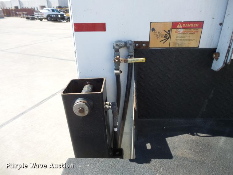 image for item DC9520 2009 Ford F750 XLT Super Duty service truck with crane