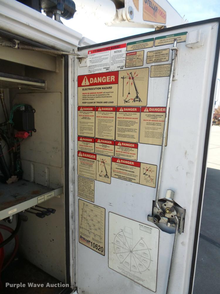 image for item DC9520 2009 Ford F750 XLT Super Duty service truck with crane