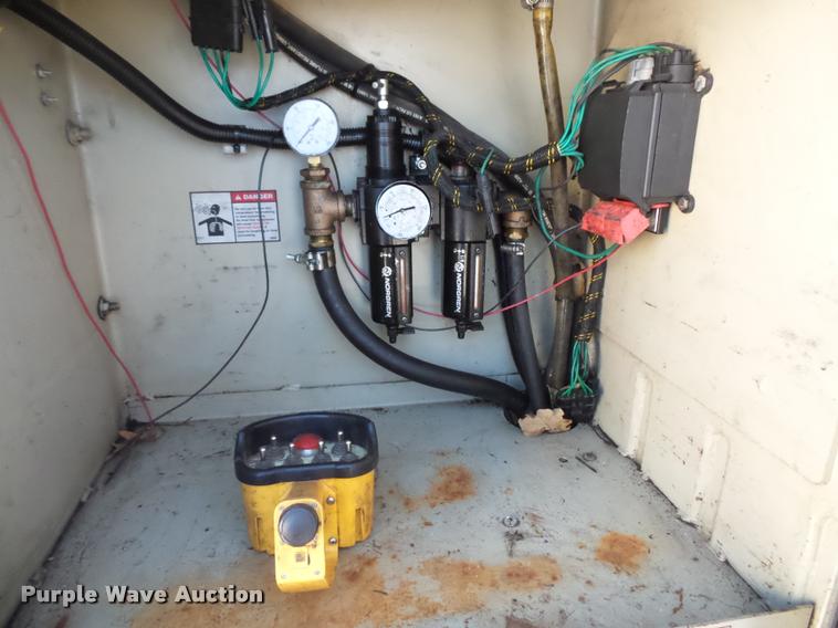 image for item DC9520 2009 Ford F750 XLT Super Duty service truck with crane