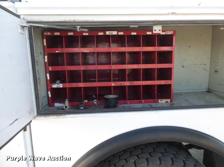 image for item DC9520 2009 Ford F750 XLT Super Duty service truck with crane