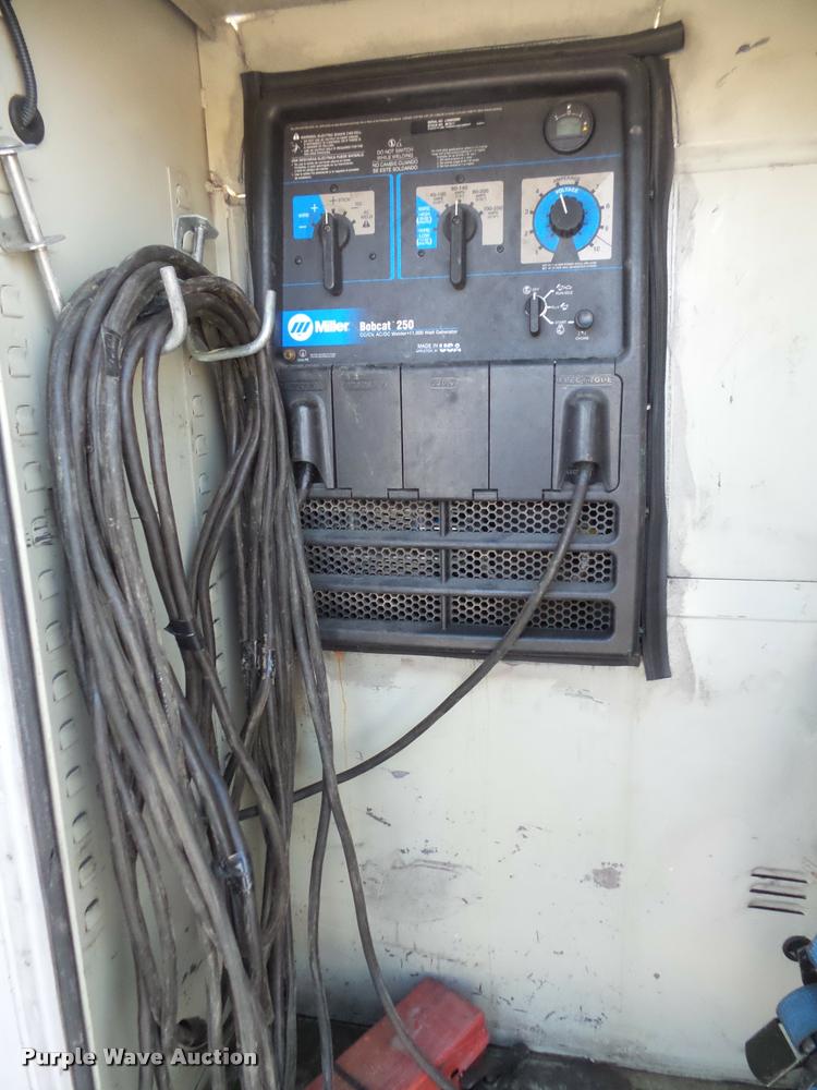 image for item DC9520 2009 Ford F750 XLT Super Duty service truck with crane