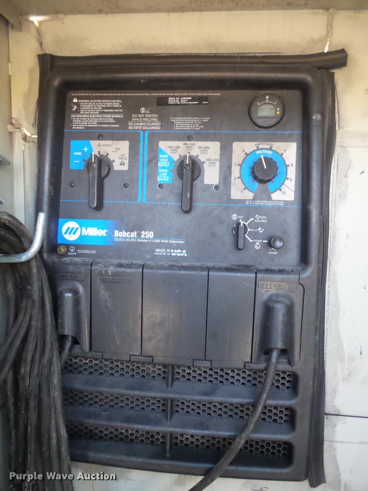 image for item DC9520 2009 Ford F750 XLT Super Duty service truck with crane