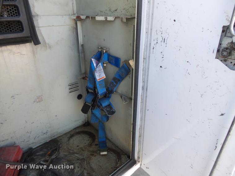 image for item DC9520 2009 Ford F750 XLT Super Duty service truck with crane