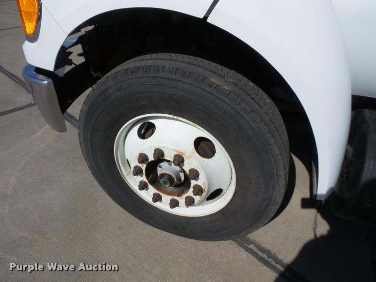 image for item DC9520 2009 Ford F750 XLT Super Duty service truck with crane