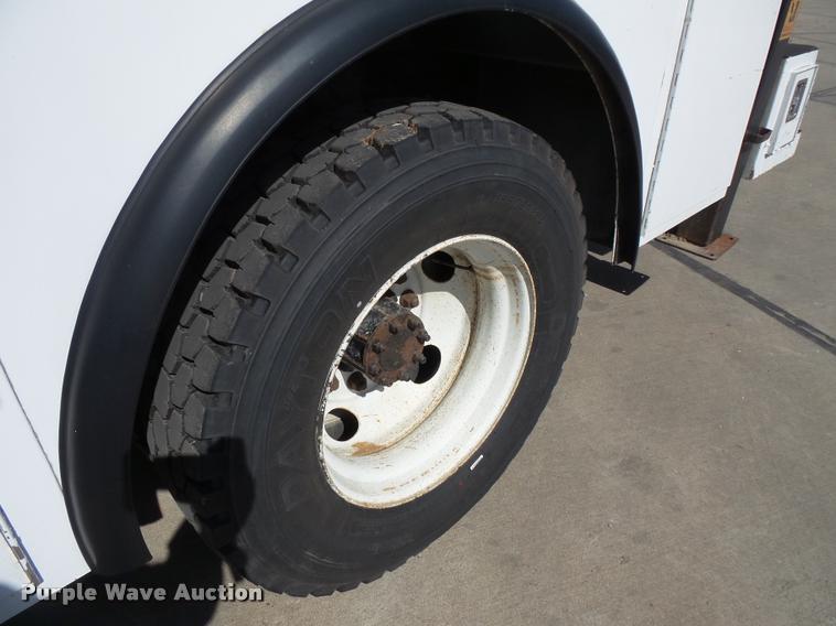 image for item DC9520 2009 Ford F750 XLT Super Duty service truck with crane