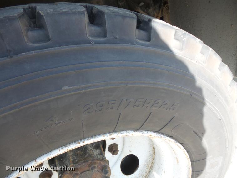 image for item DC9520 2009 Ford F750 XLT Super Duty service truck with crane