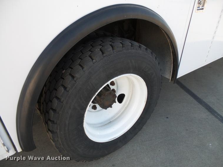 image for item DC9520 2009 Ford F750 XLT Super Duty service truck with crane