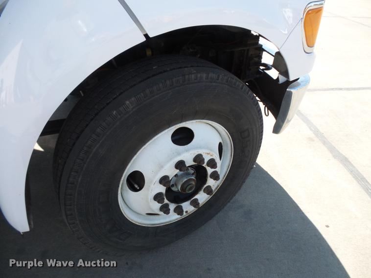 image for item DC9520 2009 Ford F750 XLT Super Duty service truck with crane