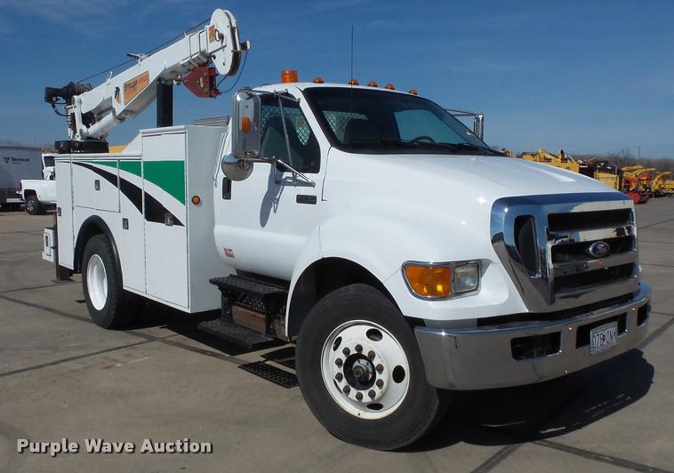 image for item DC9520 2009 Ford F750 XLT Super Duty service truck with crane