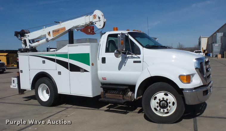 image for item DC9520 2009 Ford F750 XLT Super Duty service truck with crane