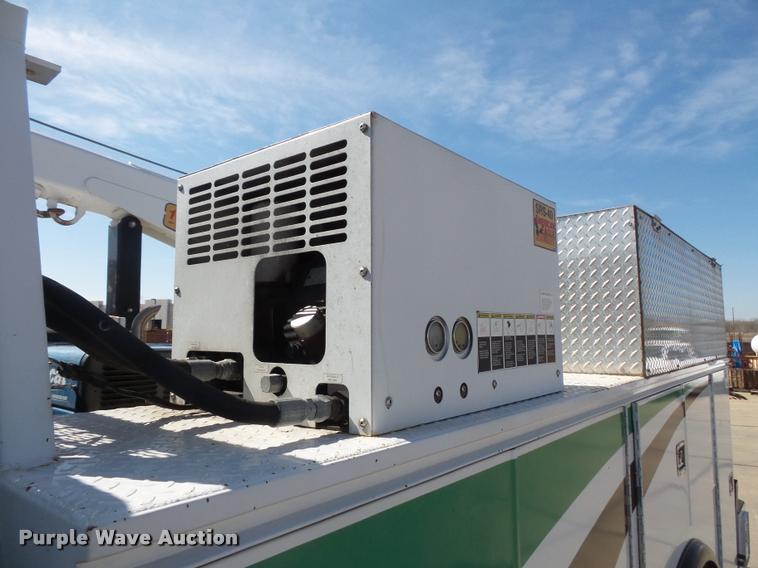 image for item DC9520 2009 Ford F750 XLT Super Duty service truck with crane