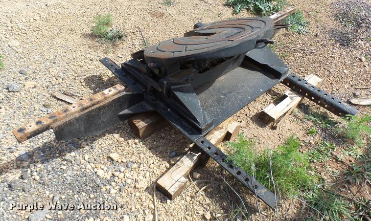 image for item DG9738 Holland sliding fifth wheel plate