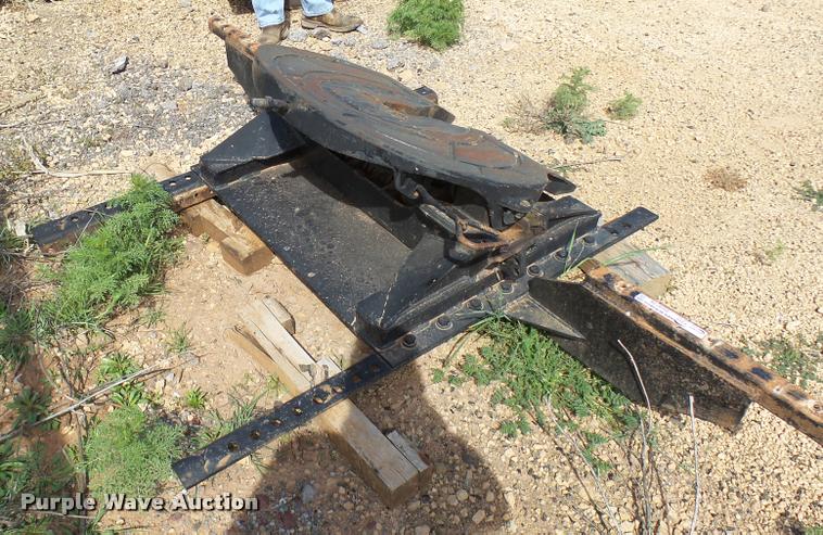 image for item DG9738 Holland sliding fifth wheel plate