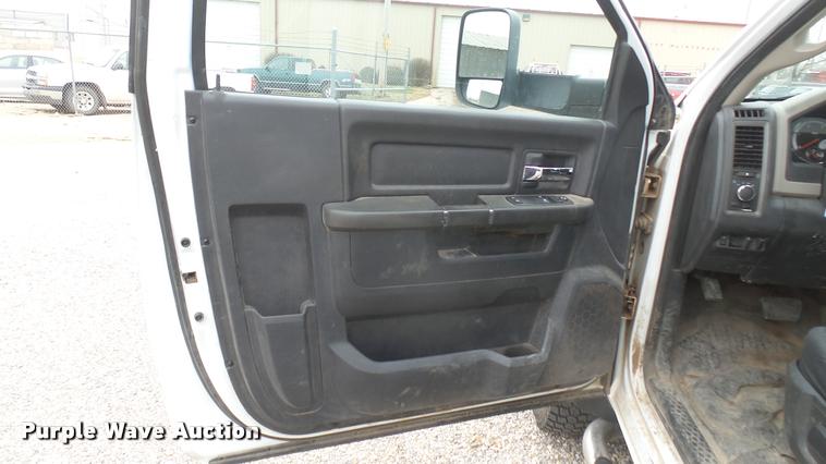 image for item DQ9844 2011 Dodge Ram 5500 XL bucket truck