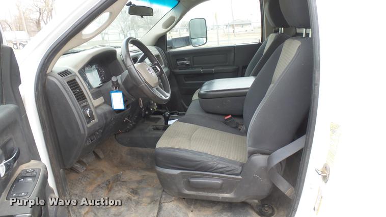 image for item DQ9844 2011 Dodge Ram 5500 XL bucket truck