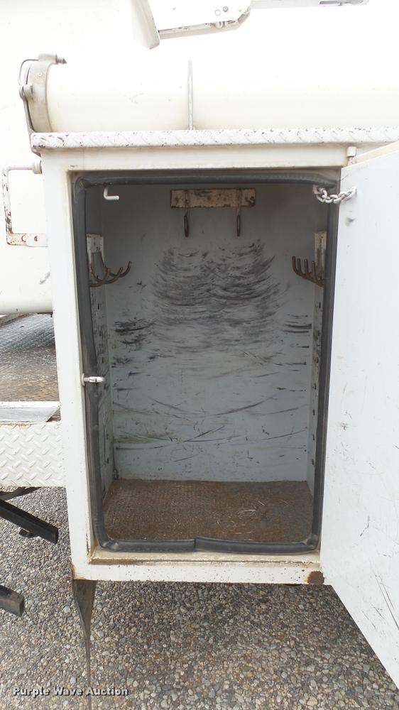 image for item DQ9844 2011 Dodge Ram 5500 XL bucket truck