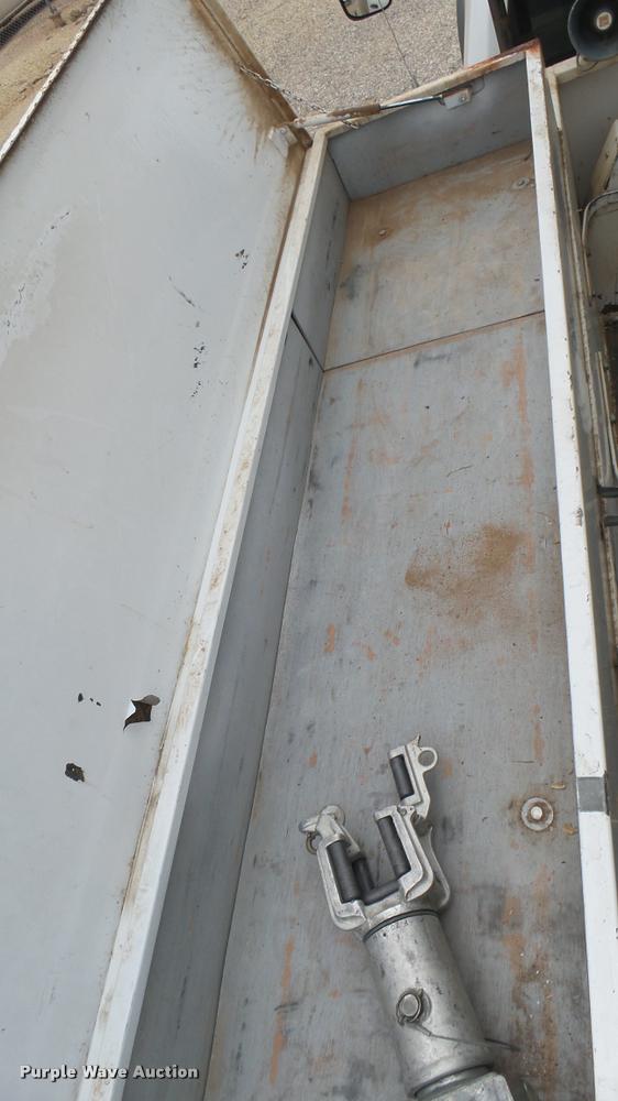 image for item DQ9844 2011 Dodge Ram 5500 XL bucket truck