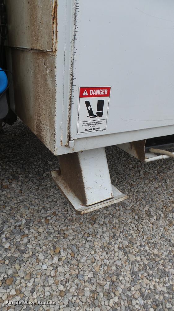 image for item DQ9844 2011 Dodge Ram 5500 XL bucket truck