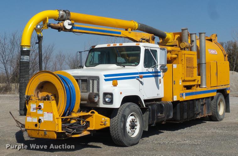 image for item J1551 1999 International 2554 vacuum truck