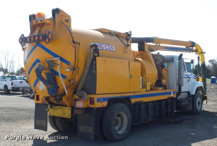 image for item J1551 1999 International 2554 vacuum truck