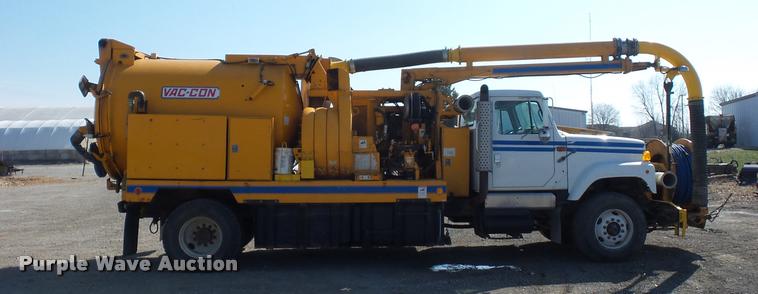 image for item J1551 1999 International 2554 vacuum truck