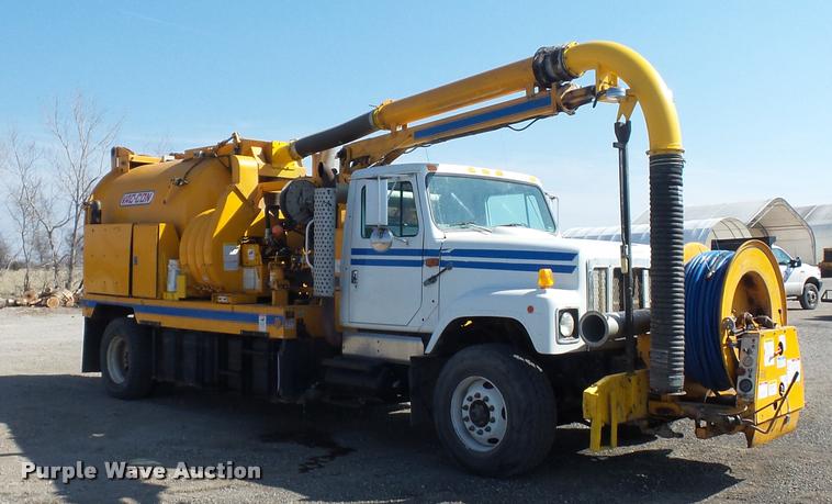 image for item J1551 1999 International 2554 vacuum truck