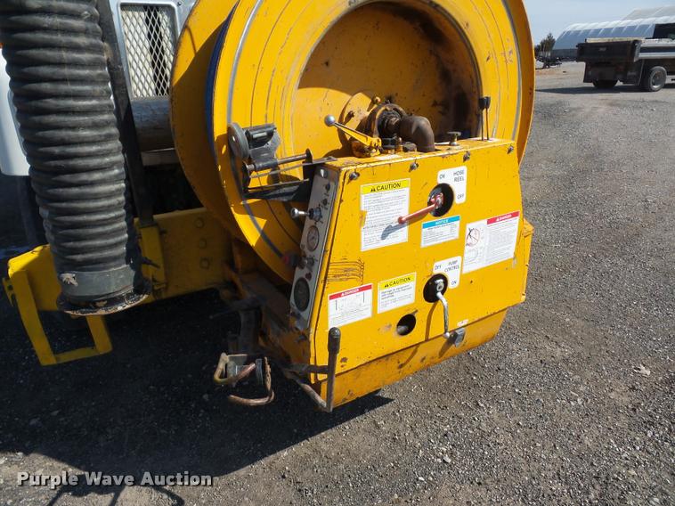 image for item J1551 1999 International 2554 vacuum truck