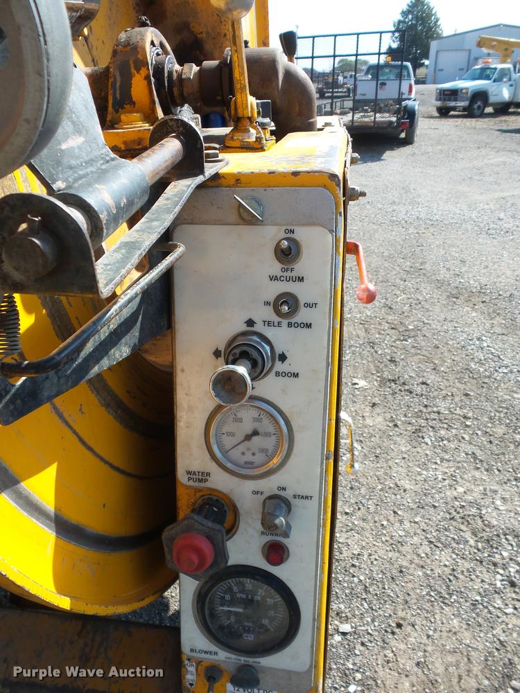 image for item J1551 1999 International 2554 vacuum truck