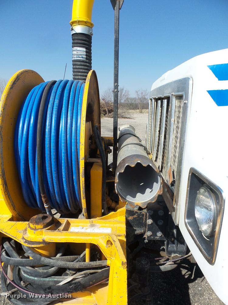 image for item J1551 1999 International 2554 vacuum truck