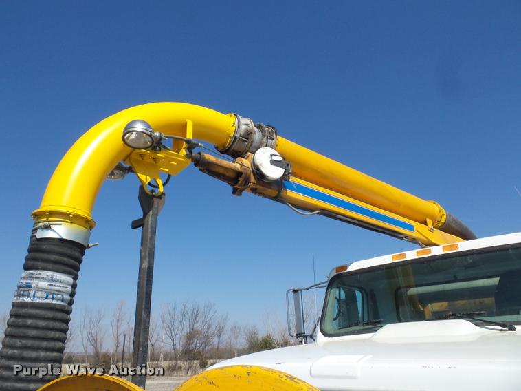 image for item J1551 1999 International 2554 vacuum truck