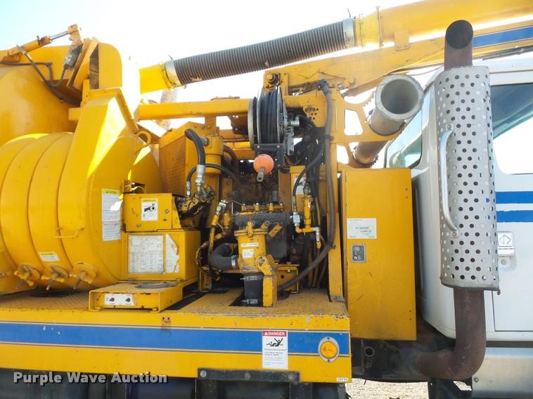 image for item J1551 1999 International 2554 vacuum truck