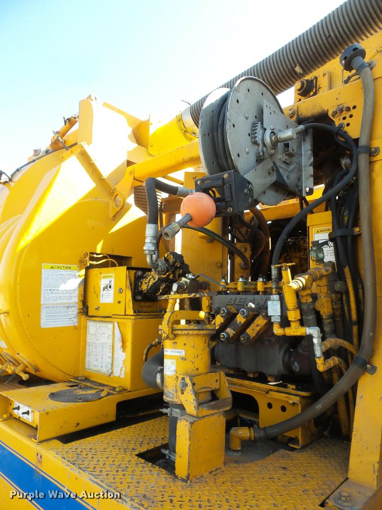 image for item J1551 1999 International 2554 vacuum truck