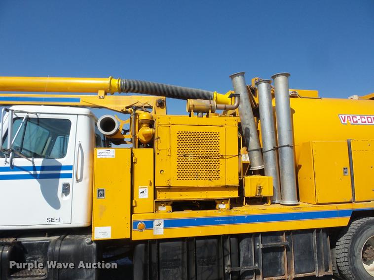 image for item J1551 1999 International 2554 vacuum truck