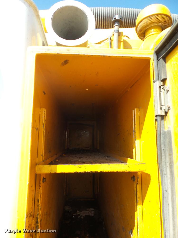 image for item J1551 1999 International 2554 vacuum truck