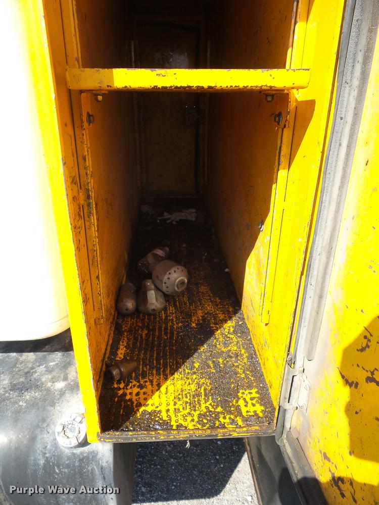 image for item J1551 1999 International 2554 vacuum truck