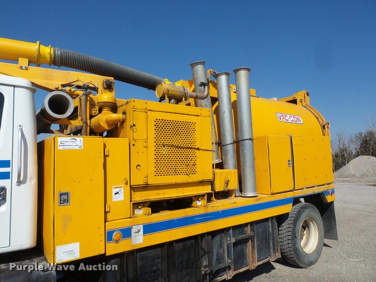 image for item J1551 1999 International 2554 vacuum truck