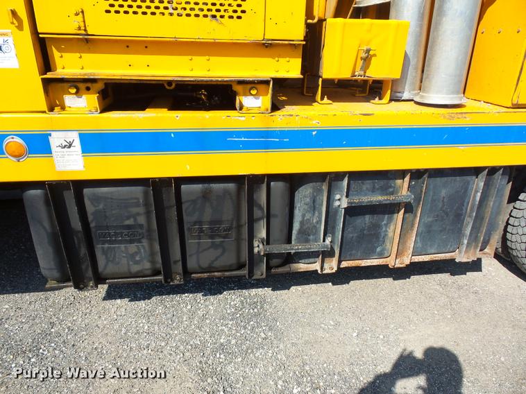 image for item J1551 1999 International 2554 vacuum truck