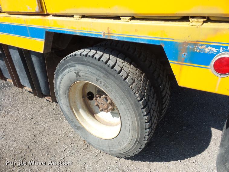 image for item J1551 1999 International 2554 vacuum truck