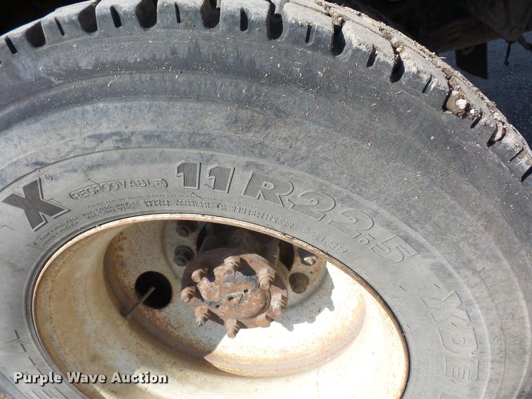 image for item J1551 1999 International 2554 vacuum truck